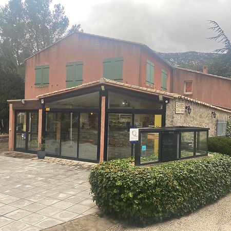Auberge La Table Du Cure Cucugnan Bagian luar foto