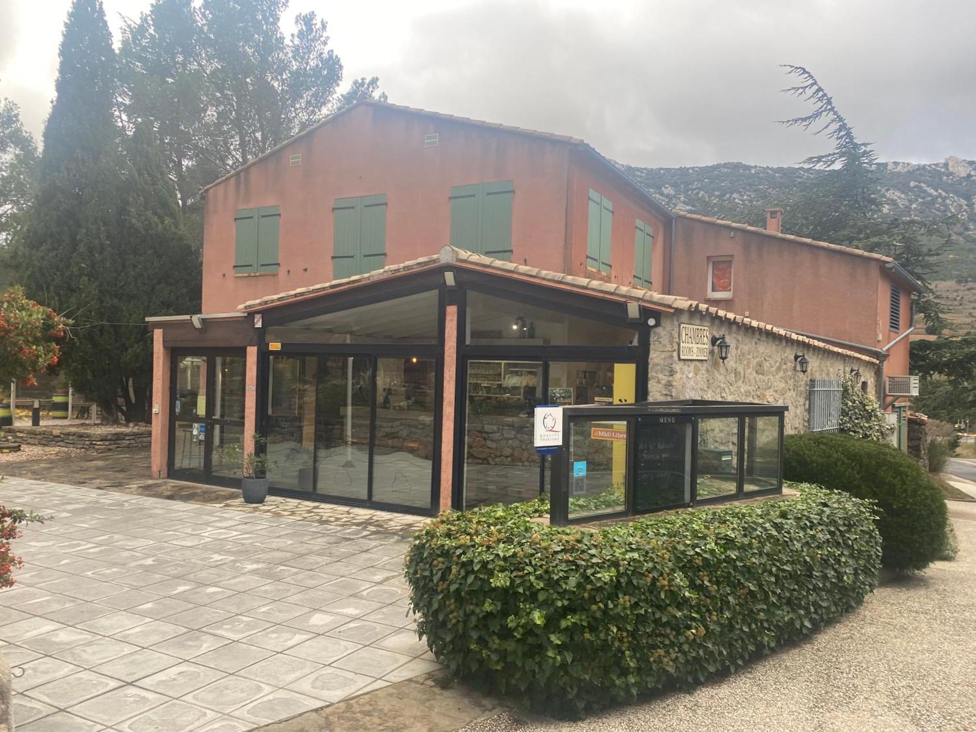 Auberge La Table Du Cure Cucugnan Bagian luar foto