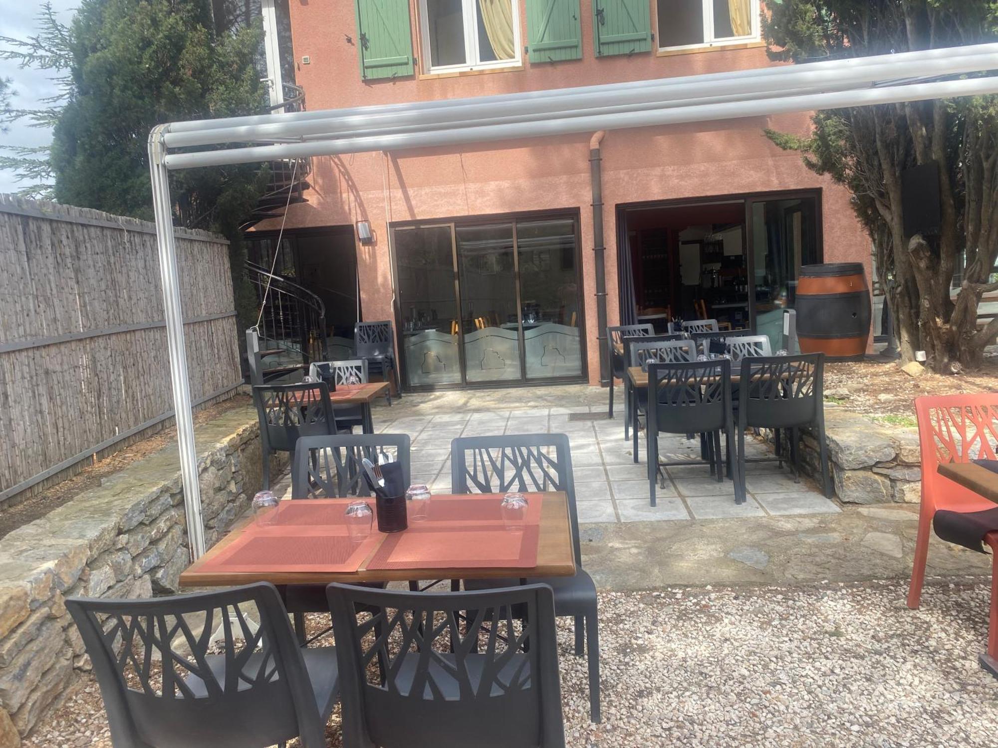 Auberge La Table Du Cure Cucugnan Bagian luar foto