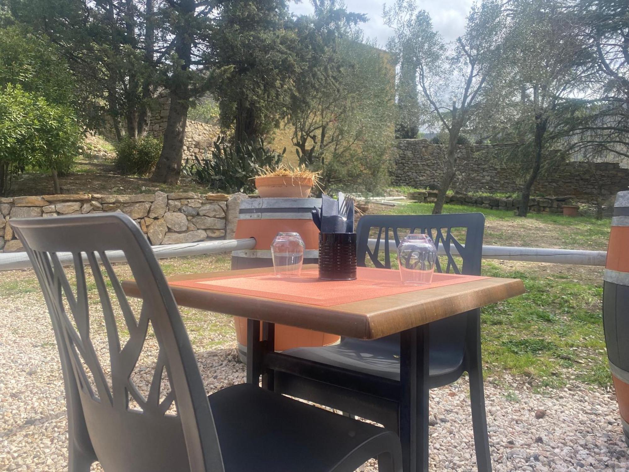 Auberge La Table Du Cure Cucugnan Bagian luar foto