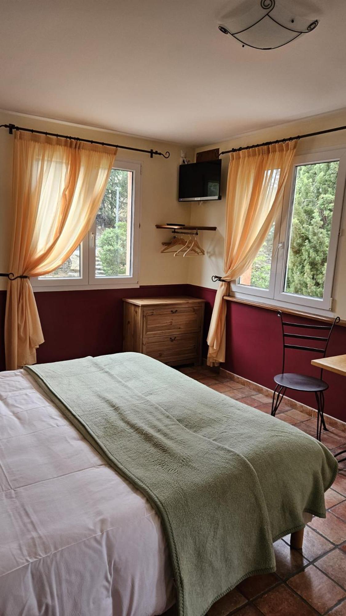 Auberge La Table Du Cure Cucugnan Bagian luar foto