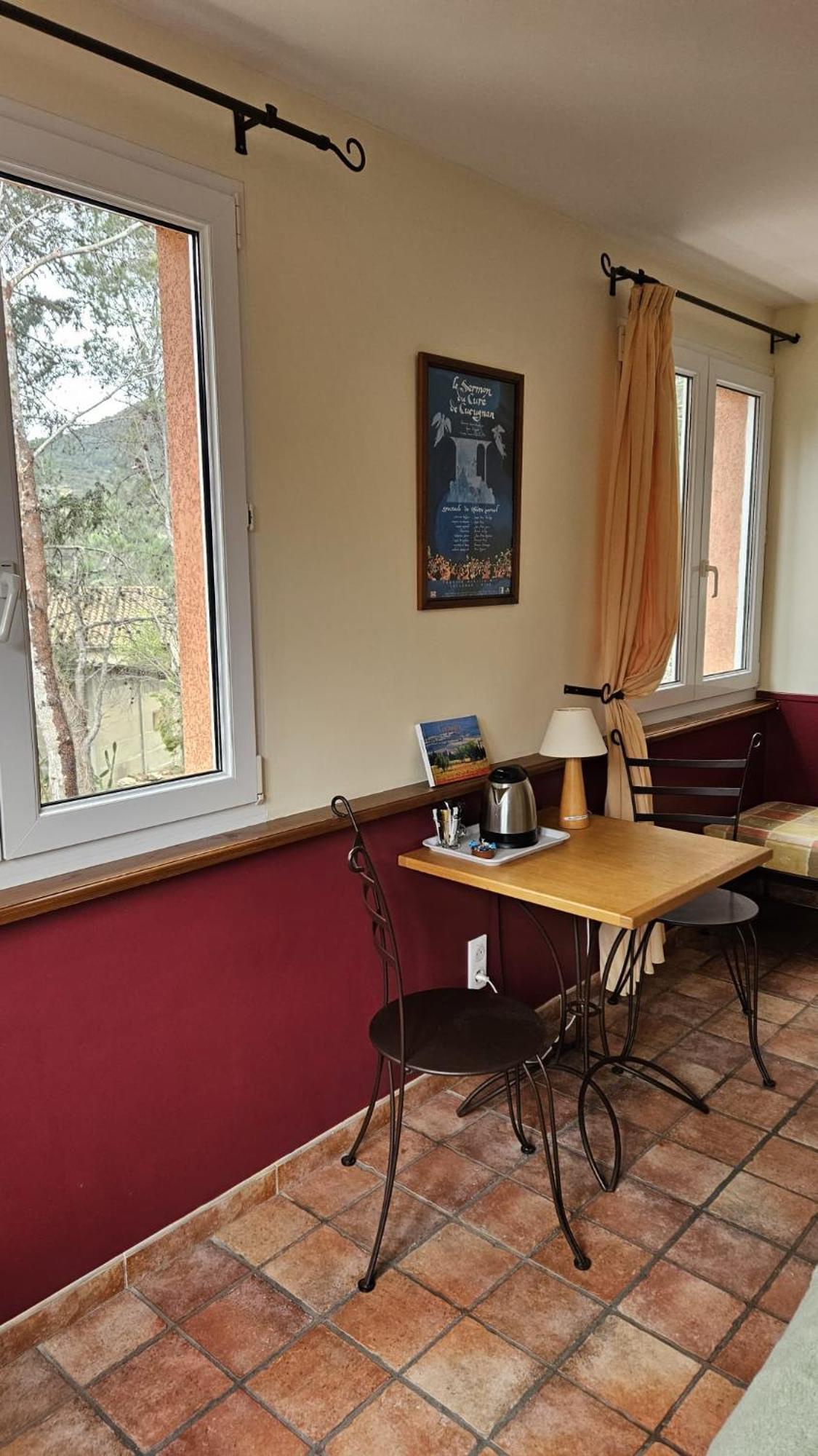 Auberge La Table Du Cure Cucugnan Bagian luar foto